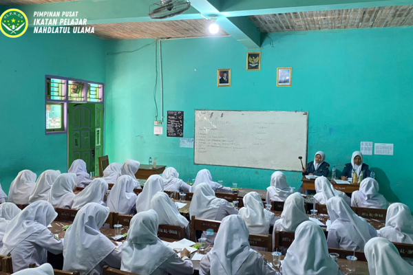 PK IPPNU MTs Al-Iman Bulus Gelar Pelatihan Persidangan untuk Penguatan Organisasi